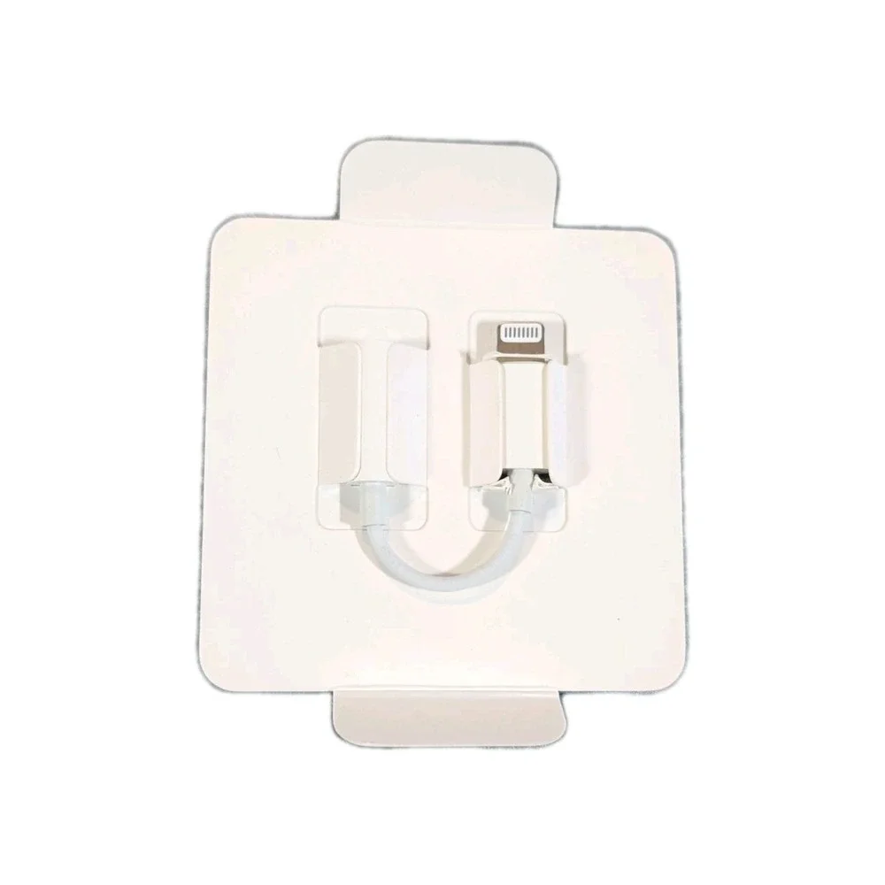 C1-O Apple Lightning to 3.5mm Headphone Jack Adapter White Model A1749 In Poly